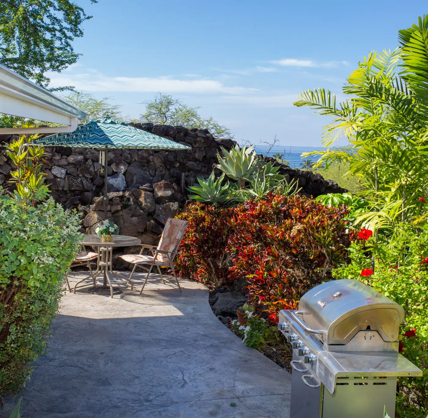 Hale Naniloa - White Sands Beach Home