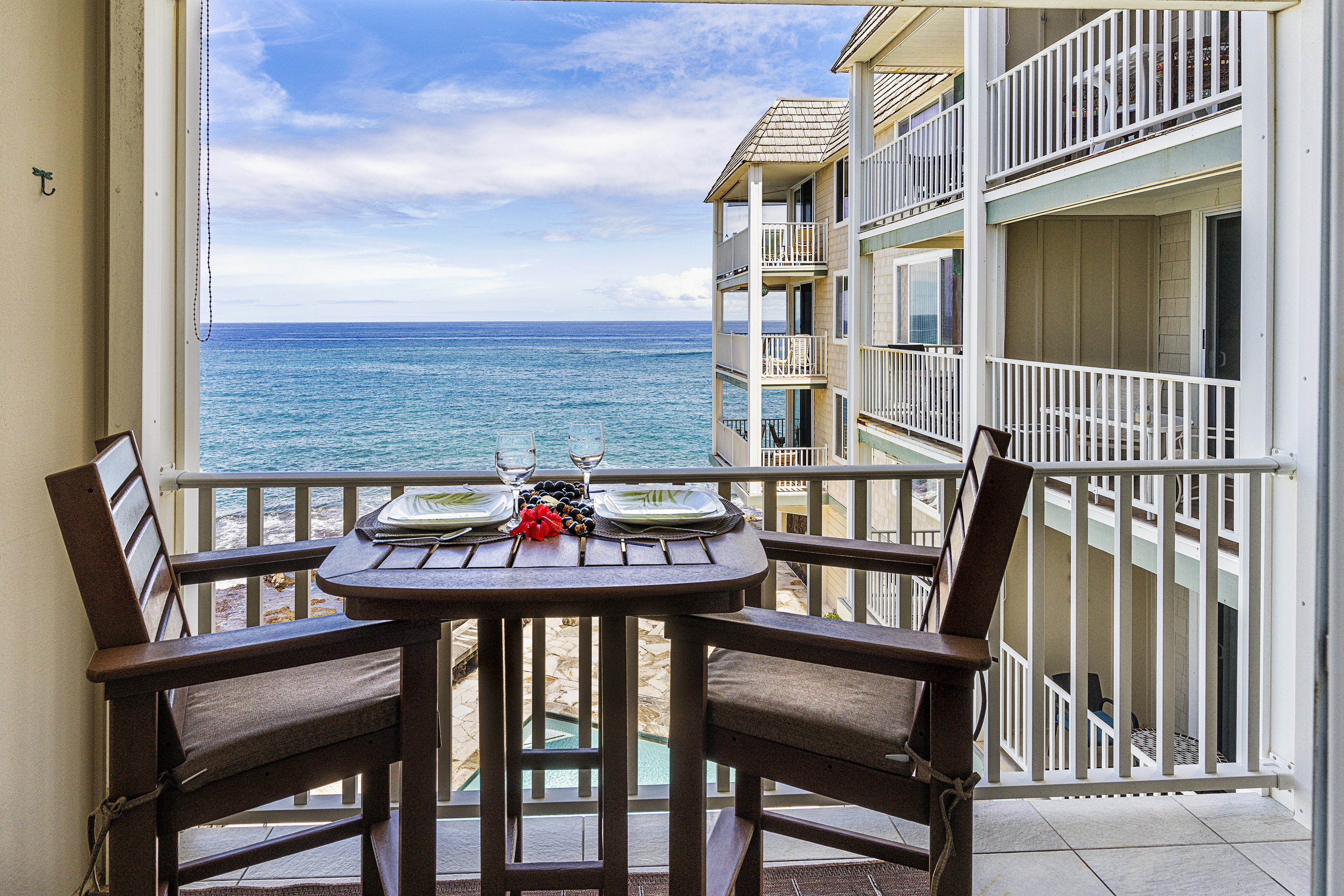 True Oceanfront in Kona 🌊 In Town & by Beach 🐬 Quiet Location 👣 Hale Kona Kai 307