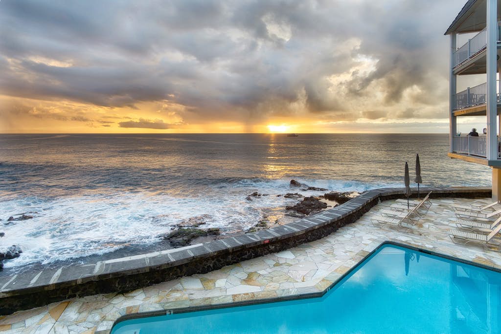 Oceanfront Blissful Sanctuary 🐳 Balcony that Almost Hangs Over The Ocean! 🐠 Hale Kona Kai 308