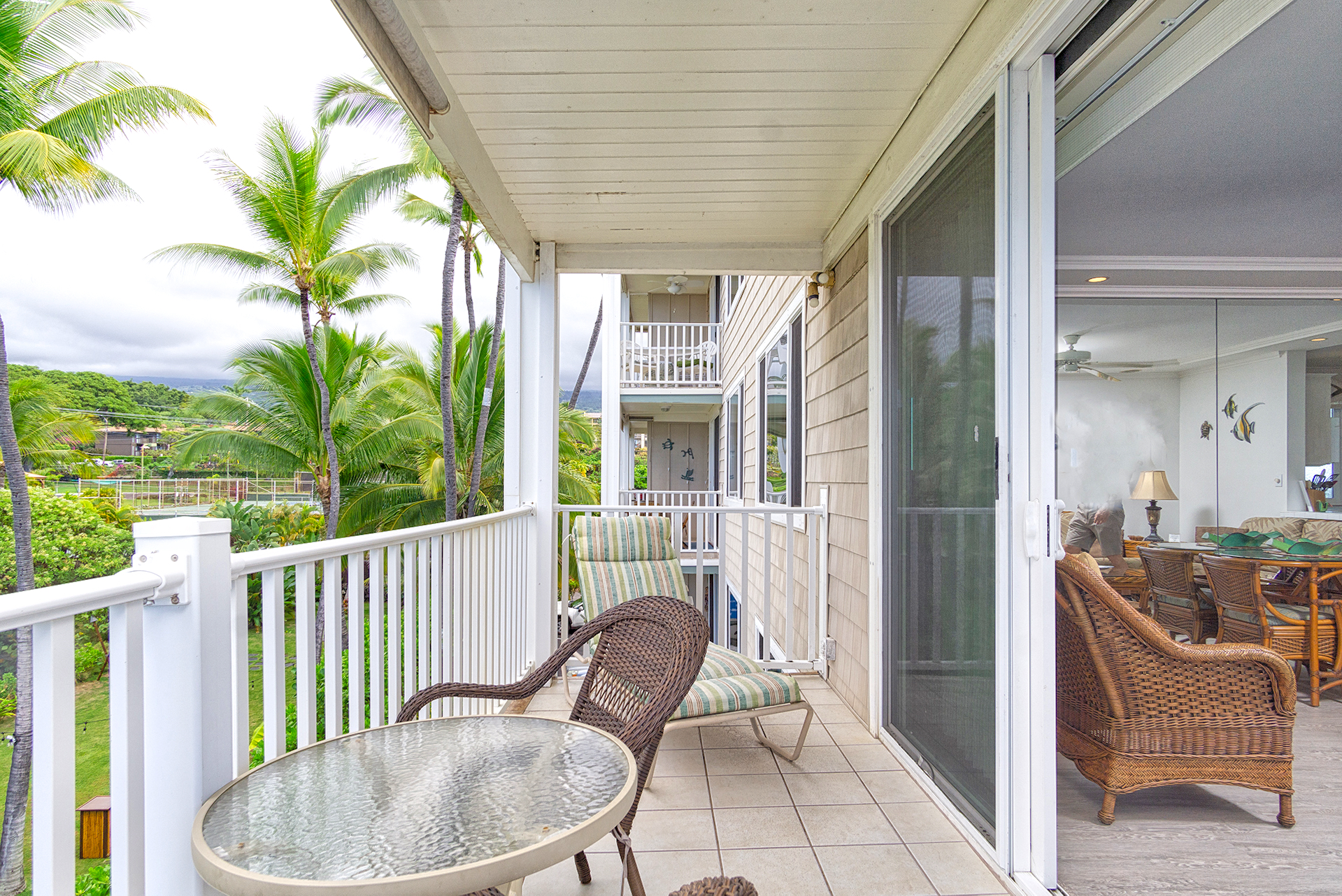 Oceanfront Condo🏄‍♀️Wrap-Around Lanai Almost Hanging Over The Ocean! 🌊 Hale Kona Kai 313