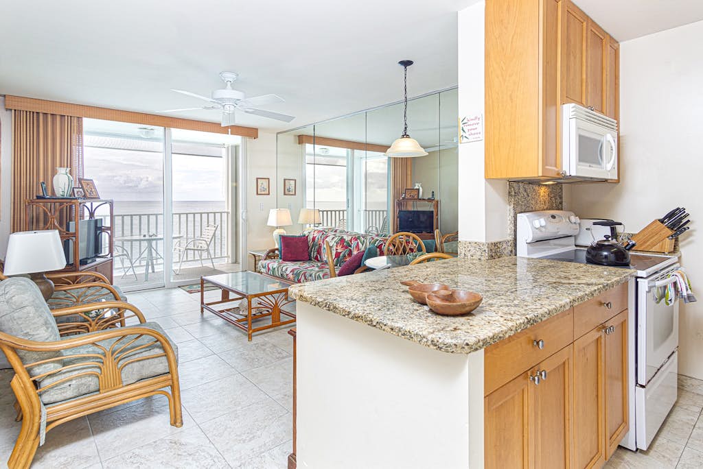 True and Absolute Oceanfront Condo 🌅 Breathtaking Views From The Lanai!🍍Hale Kona Kai 402