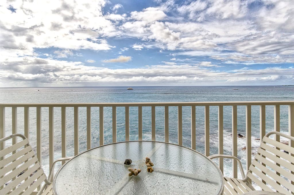True and Absolute Oceanfront Condo 🌅 Breathtaking Views From The Lanai!🍍Hale Kona Kai 402