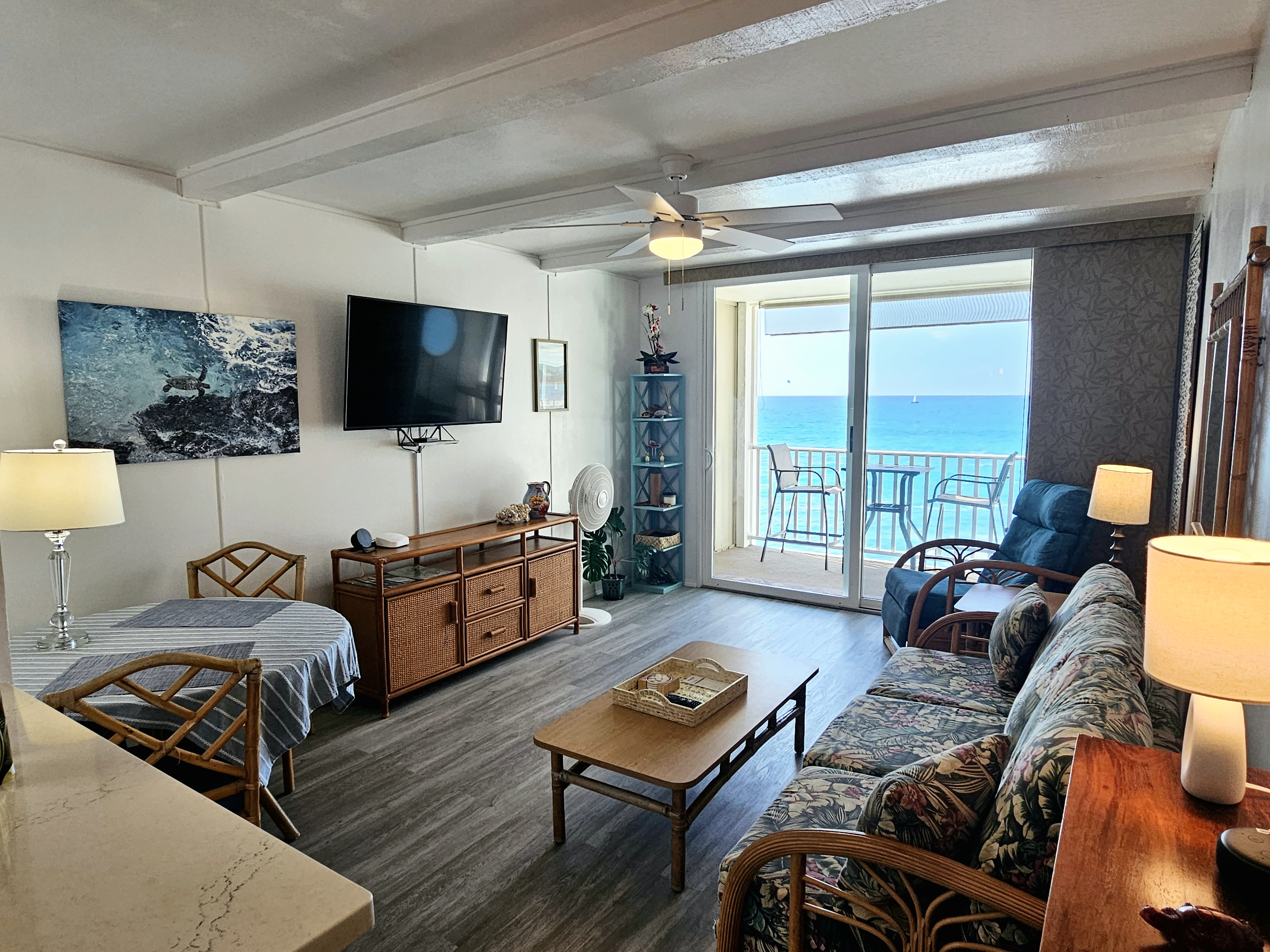 Beautiful Renovated Oceanfront Condo 🐬 Incredible Views From The Lanai! 🌅 Hale Kona Kai 407
