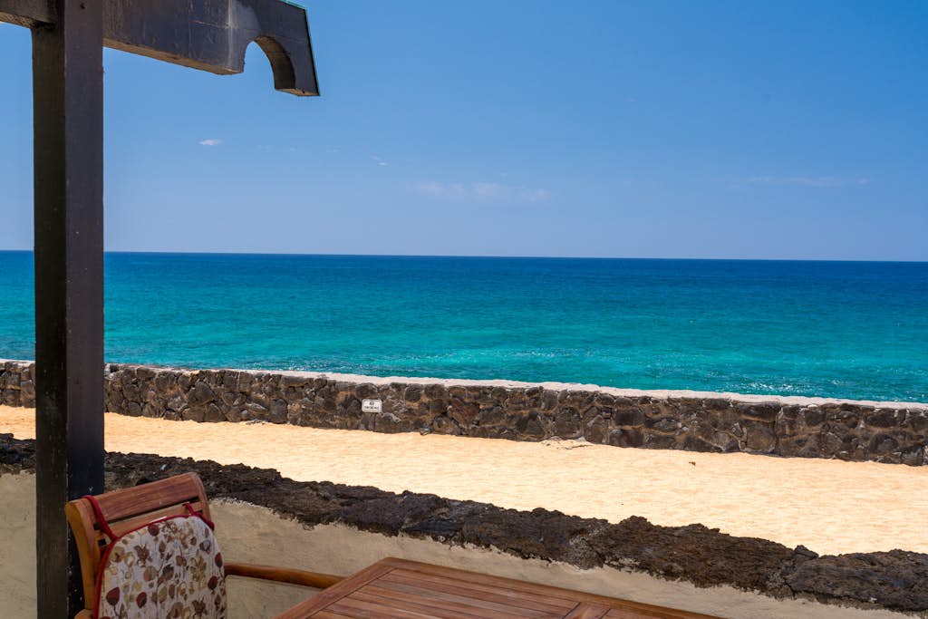 Wonderful 🌺 Oceanfront 🐳 Newly Renovated Condo! - Casa de Emdeko 138 👣