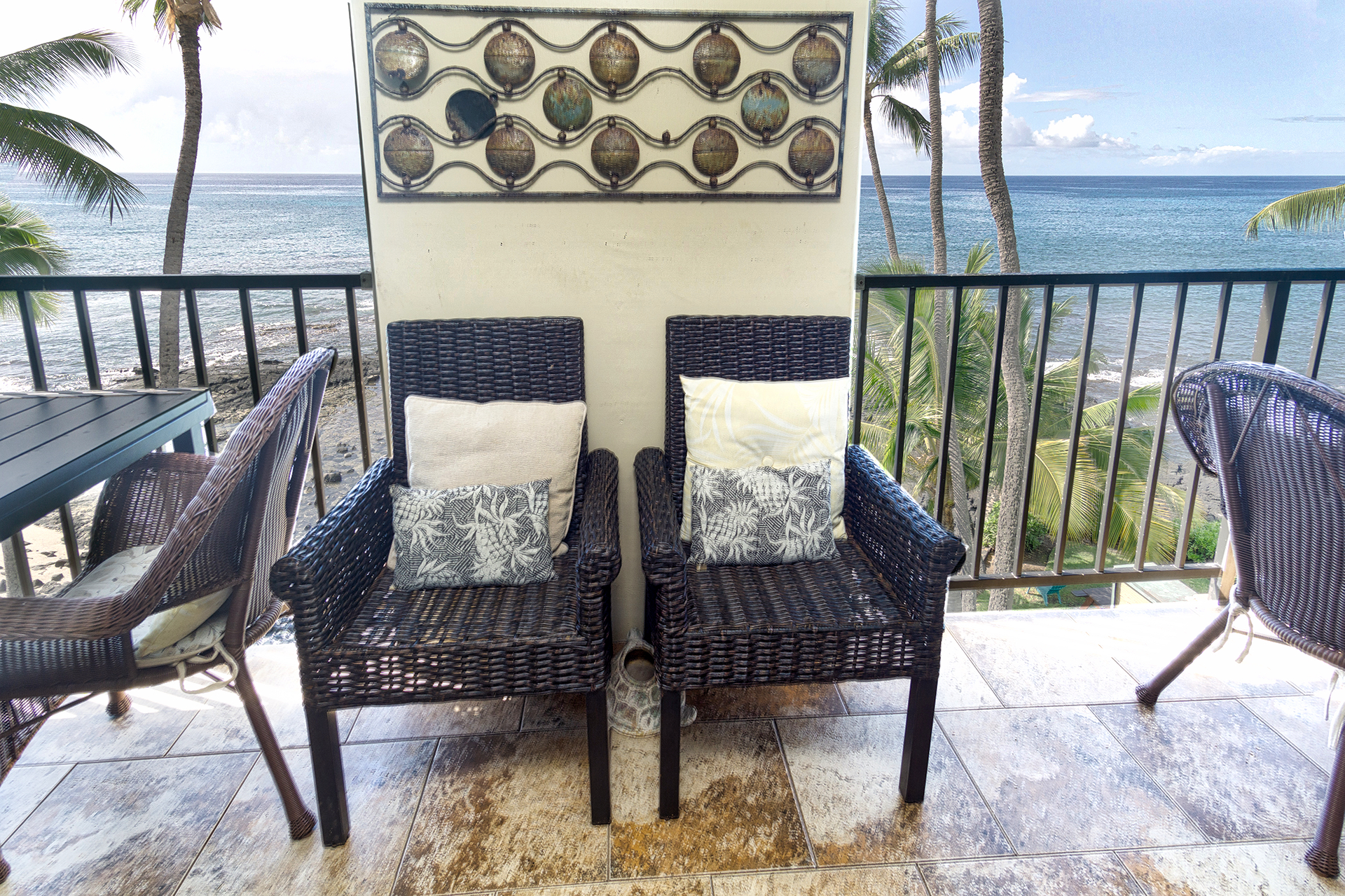 Amazing Oceanfront Penthouse 🌊 with Stunning Views From The Lanai! 🏝️ Kona Bali Kai 419