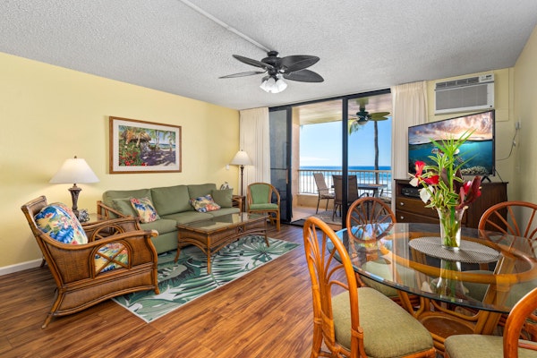 Outstanding Oceanfront π
Deluxe Condo! β¨ Kona Reef D-14