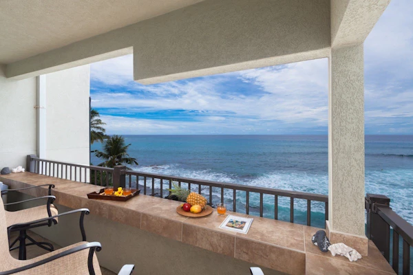 Amazing 🏄♀️ Oceanfront Penthouse 🐬 Newly Renovated! - Banyan Tree 403C 🌅