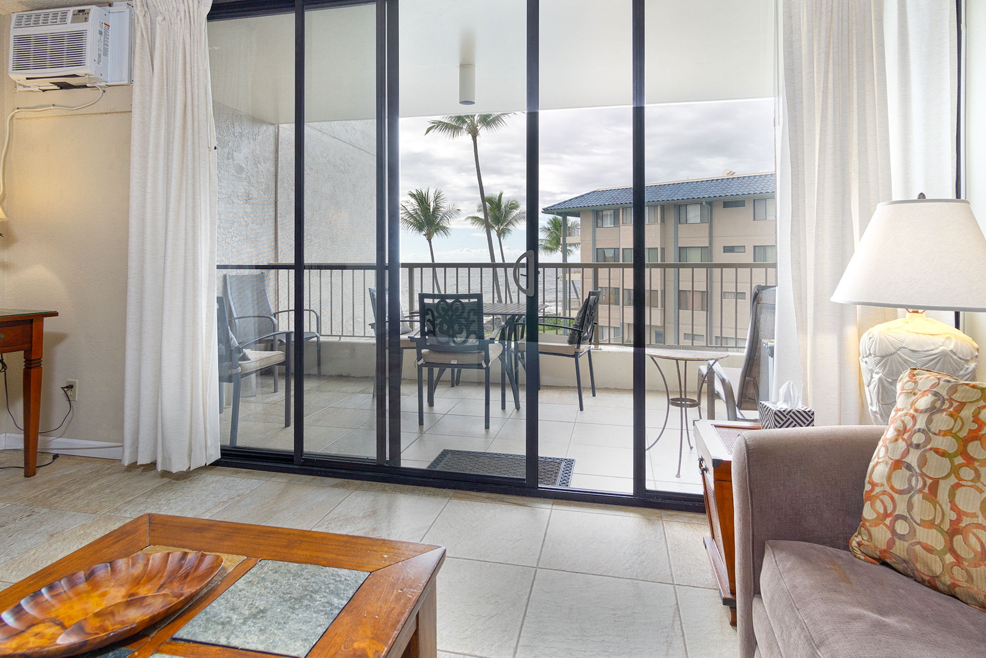 Beautiful Condo 🌺 with a Stunning Ocean View! 🐳 Kona Reef C-22