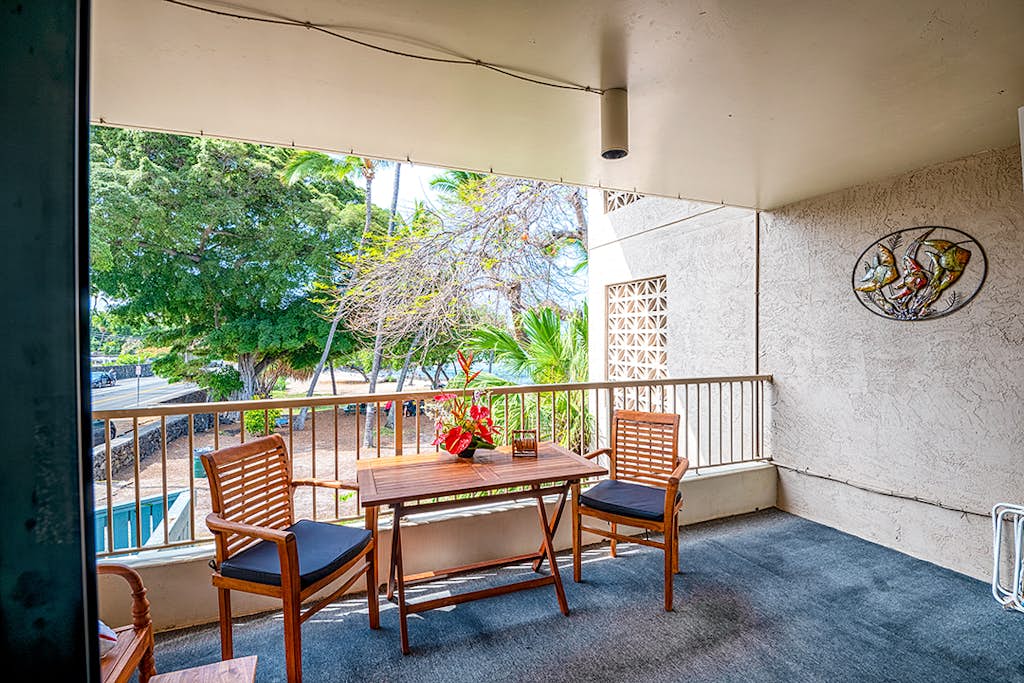 Beach/Ocean View Condo 🐬 Great Value, Walking Distance to Beach🏝️ and Town👣 Kona Reef B21