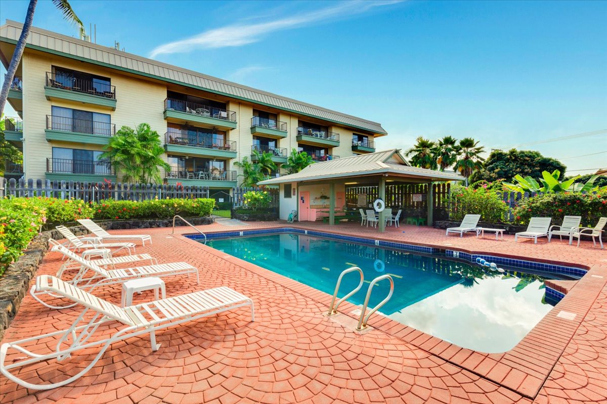 New! 🌺 Kahaluu Bay Village 201 🐠 Close to Snorkeling, Swimming & Surfing Plus Pool 🐬