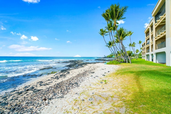 🏄New Top Hawaii Oceanfront 2BR/2BR with White Sand Beach🌊 - Kona Bali Kai 206