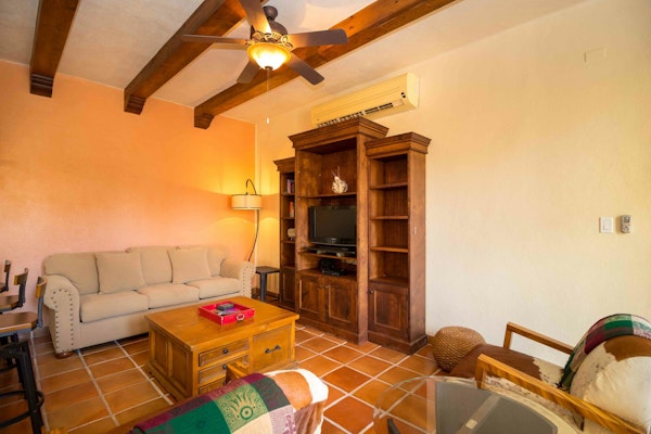 Pleasant home close to community Pool and Wine bar