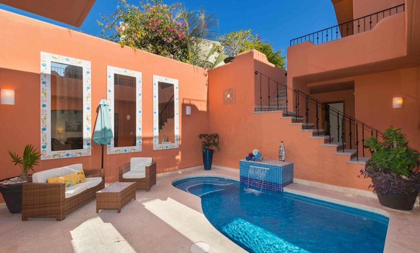 Beautiful home with Private Pool amazing views!