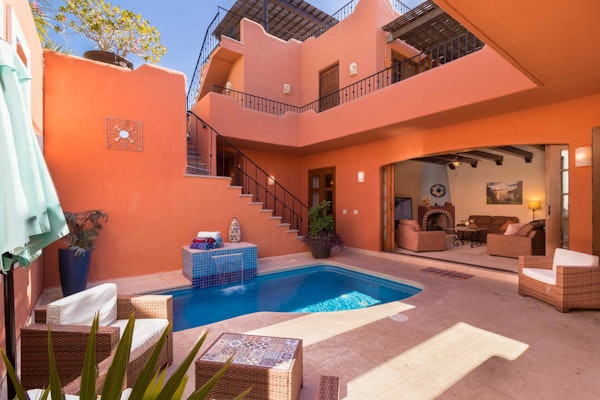 Beautiful home with Private Pool amazing views!