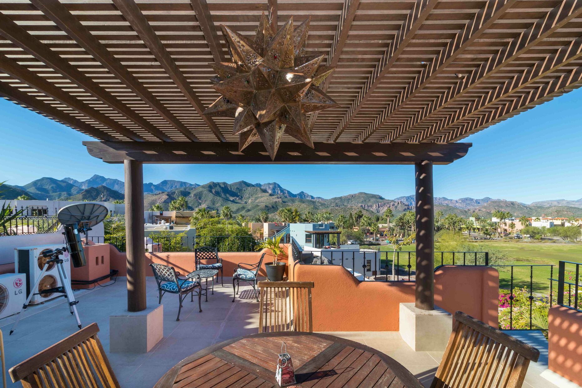 Beautiful home with Private Pool amazing views!