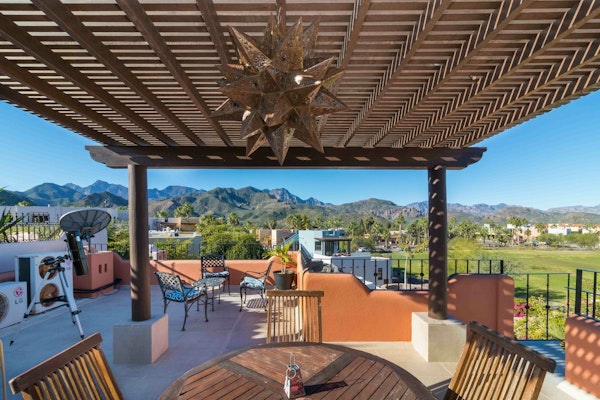 Beautiful home with Private Pool amazing views!