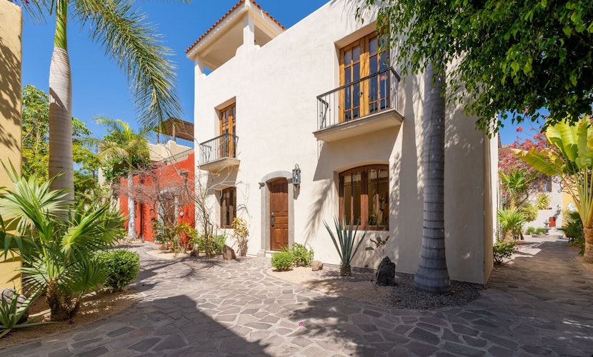 Amazing home a few steps to the beach