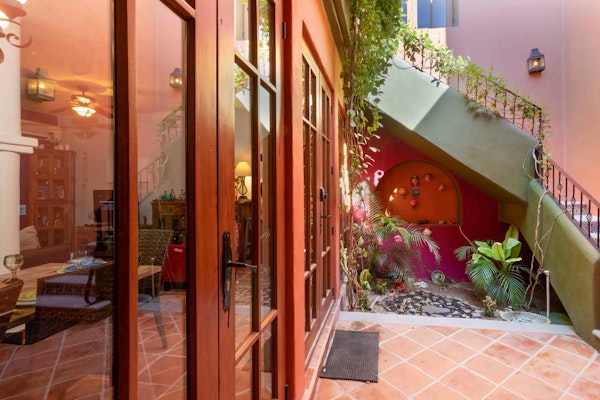 Beautiful home in Founder s few Steps from the Coffee shop