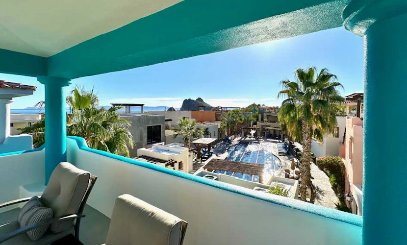 Newly renovated Home- 5 steps from LAP pool.