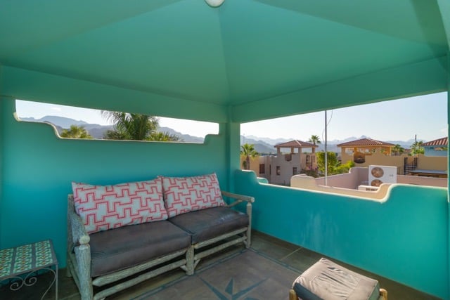 Cozy home a few steps from community pool