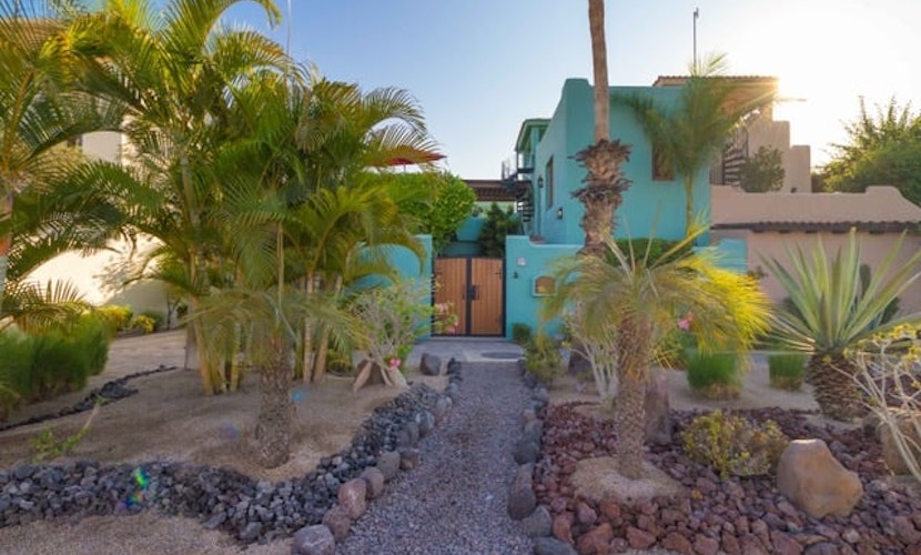 Cozy home a few steps from community pool