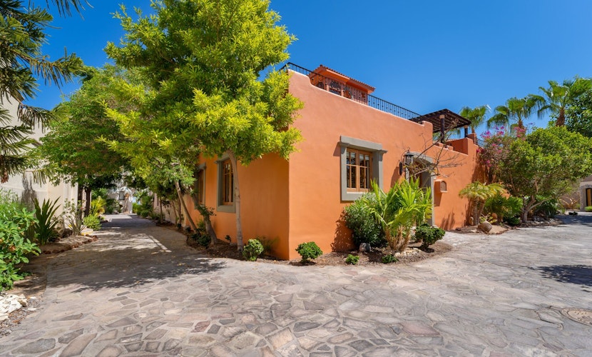 Water and Mountain Views-Steps to Beach and Inn