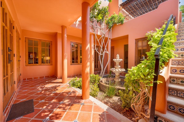 Water and Mountain Views-Steps to Beach and Inn