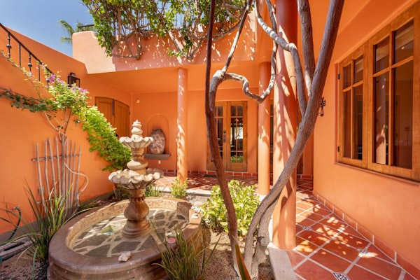 Water and Mountain Views-Steps to Beach and Inn