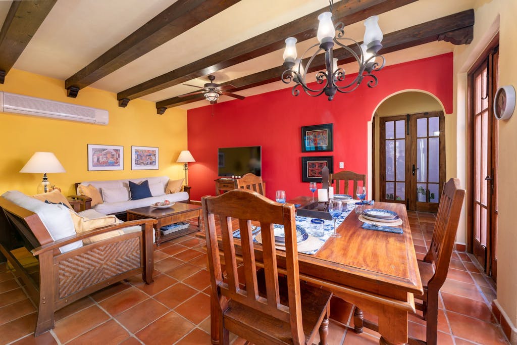 Casa de Aloha! Beautifully Decorated!  Steps from pristine Beach, Spa's and Restaurants!