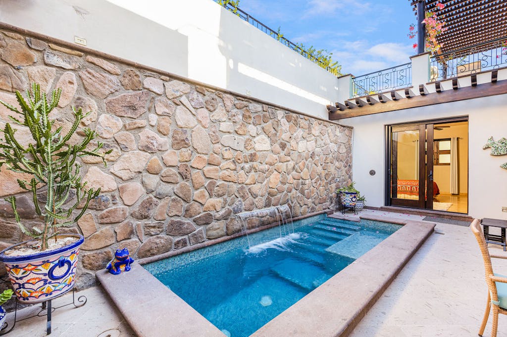 A breathtaking custom home with a private pool 5.5 ft deep and Ocean View