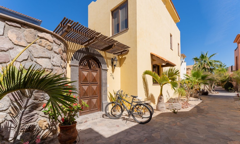 Home with stunning ocean view and breathtaking sights of the Sierra La Giganta.