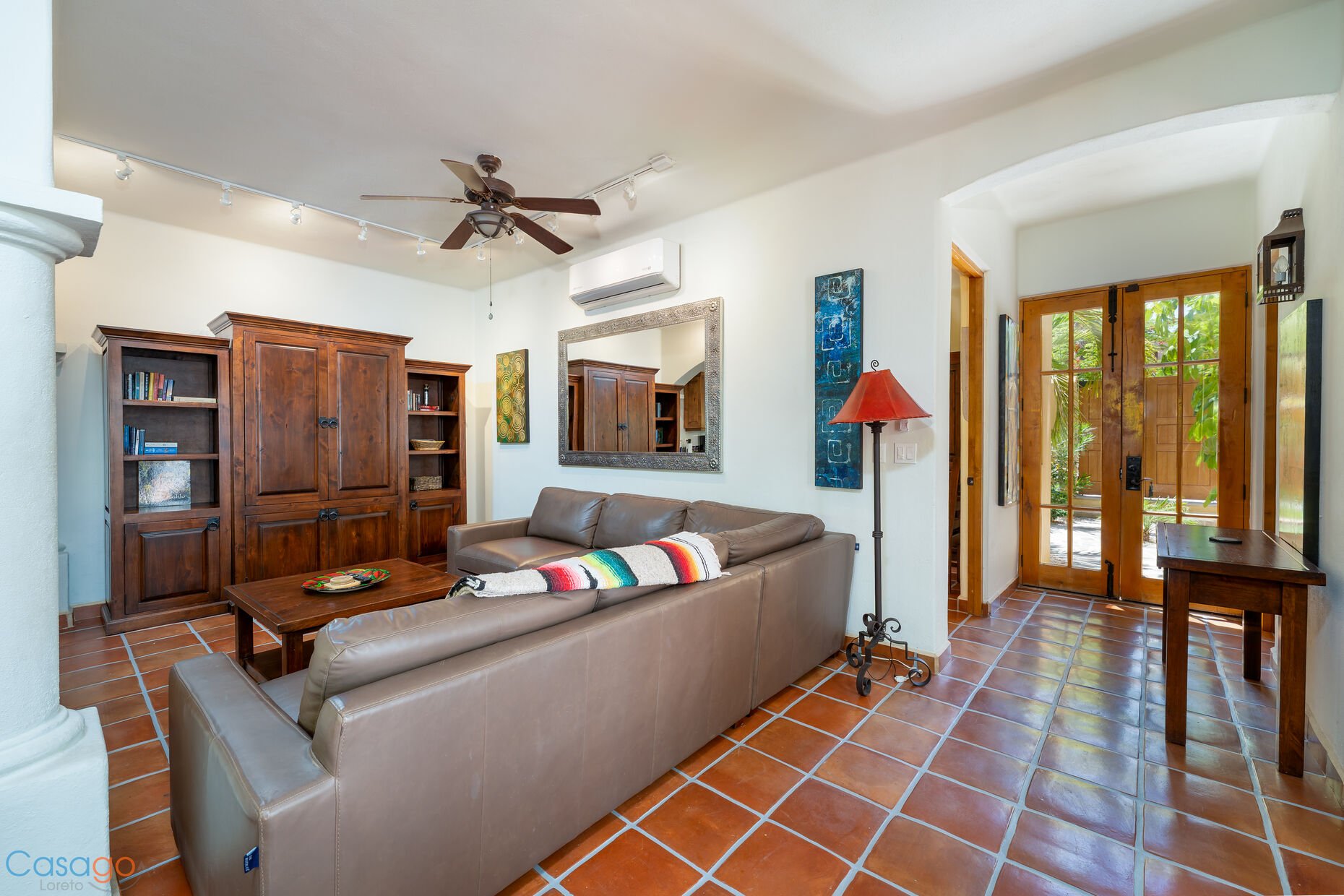 Oceanview Escape with Rooftop Terrace & Mountain Views Welcome to your perfect coastal retreat!