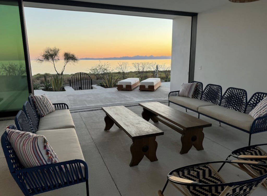 Beachfront home & mountain views, and the biggest private pool