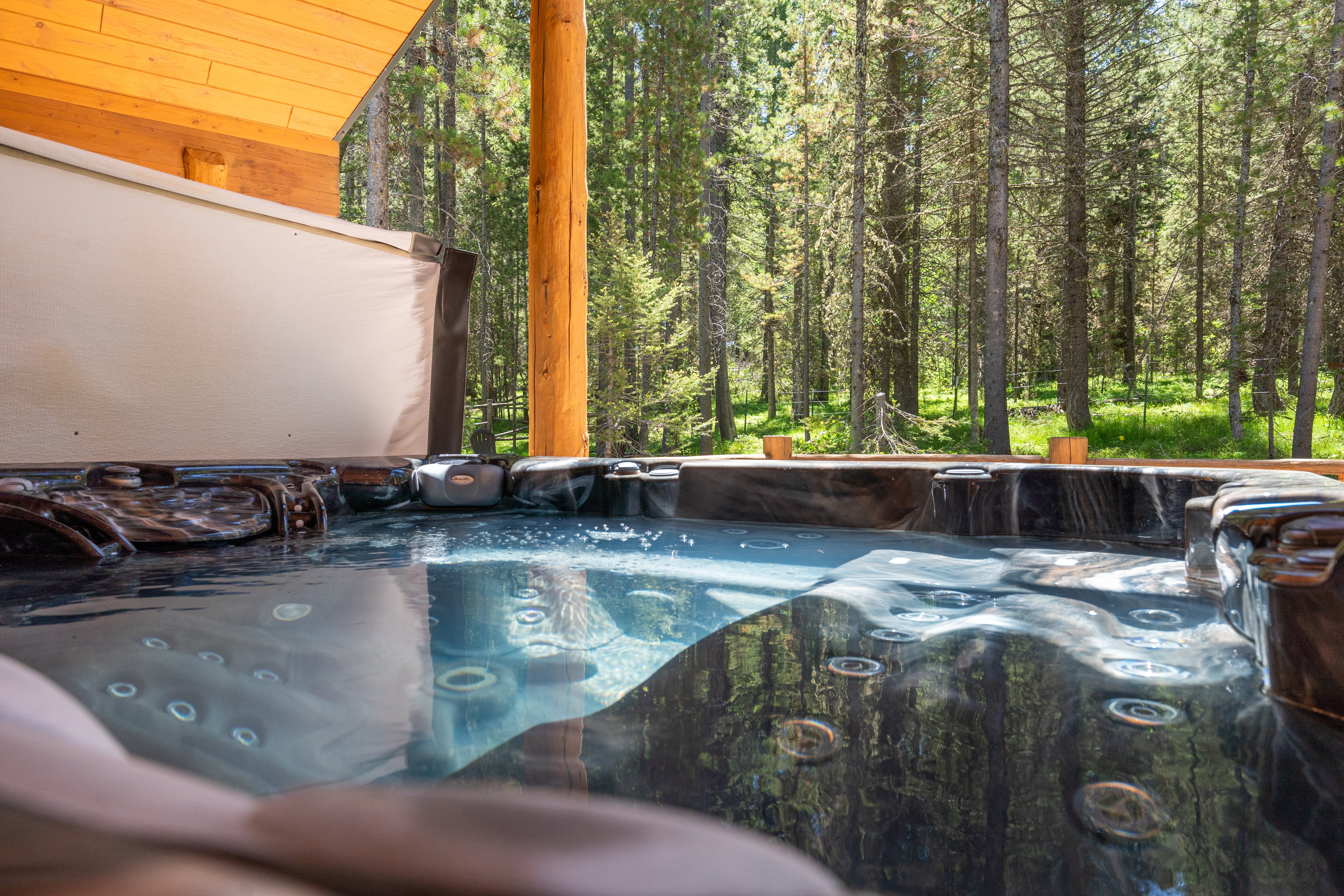 Hot Tub, Firepit, Large Deck, Game Room, Secluded Mtn Views, 20 min to Park | Yellowstone Escape