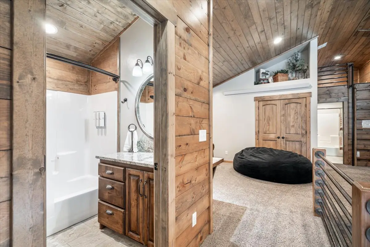 Henry's Lake Hideaway