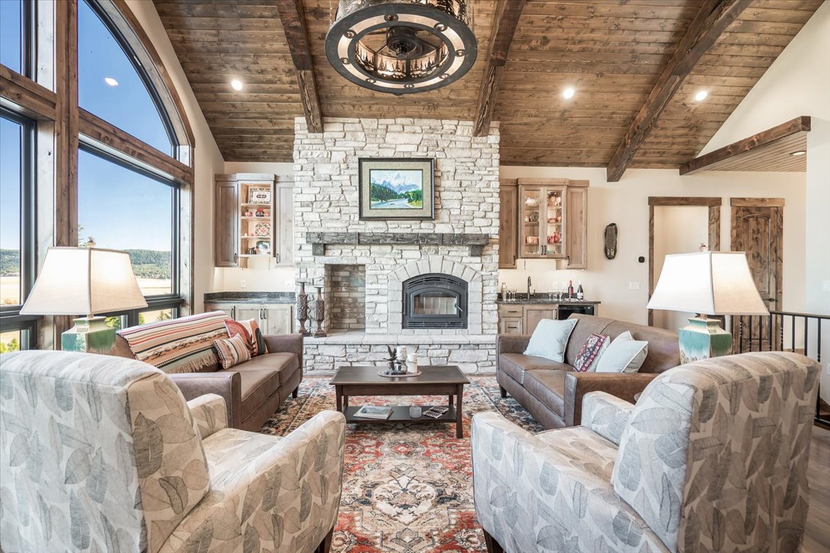 Trumpeter Swan,4Br/3 1/2Ba,BBQ,Firepit,Best views in island park,Lakeview,20m 2 YNP,Secluded,Deck