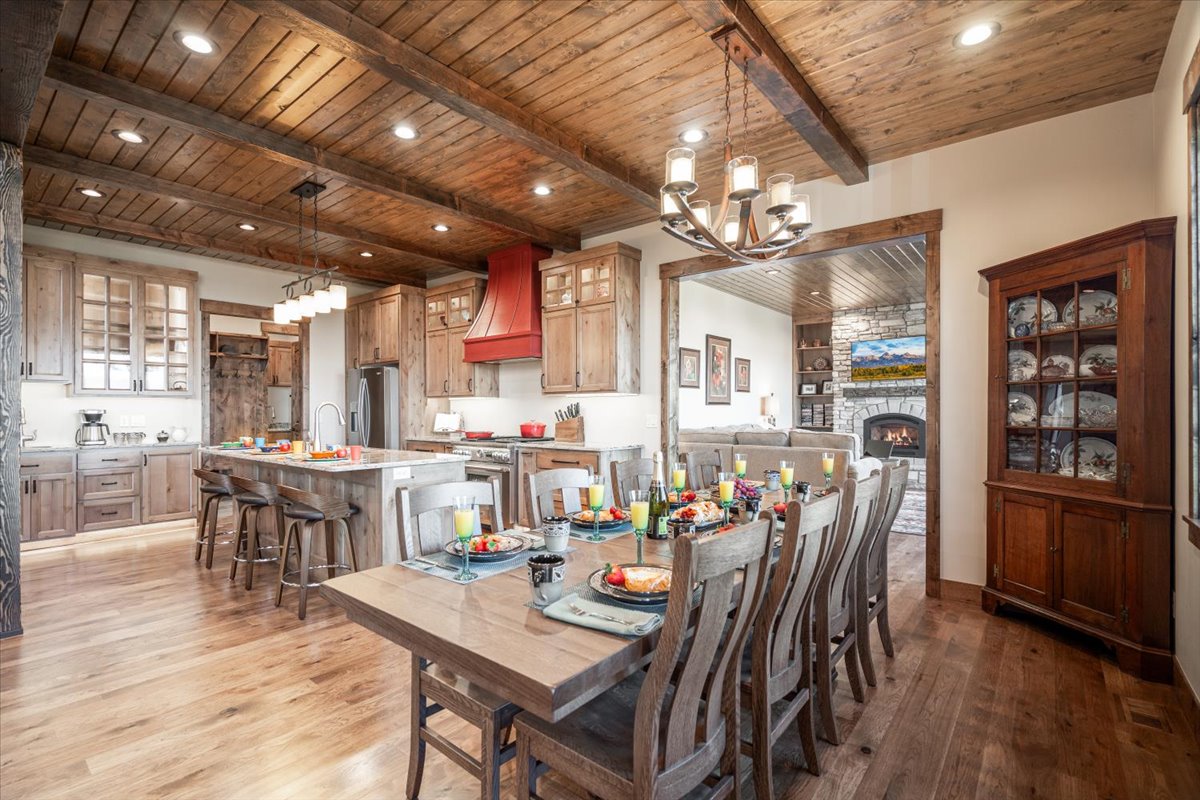 Trumpeter Swan,4Br/3 1/2Ba,BBQ,Firepit,Best views in island park,Lakeview,20m 2 YNP,Secluded,Deck