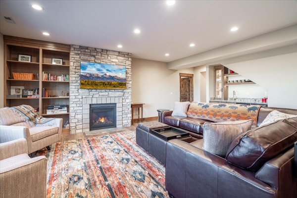 Trumpeter Swan Terrace-3 BR/2BA-BBQ-Firepit-Lakeview-20m 2 YNP-Great Views-Secluded-Bunk Beds