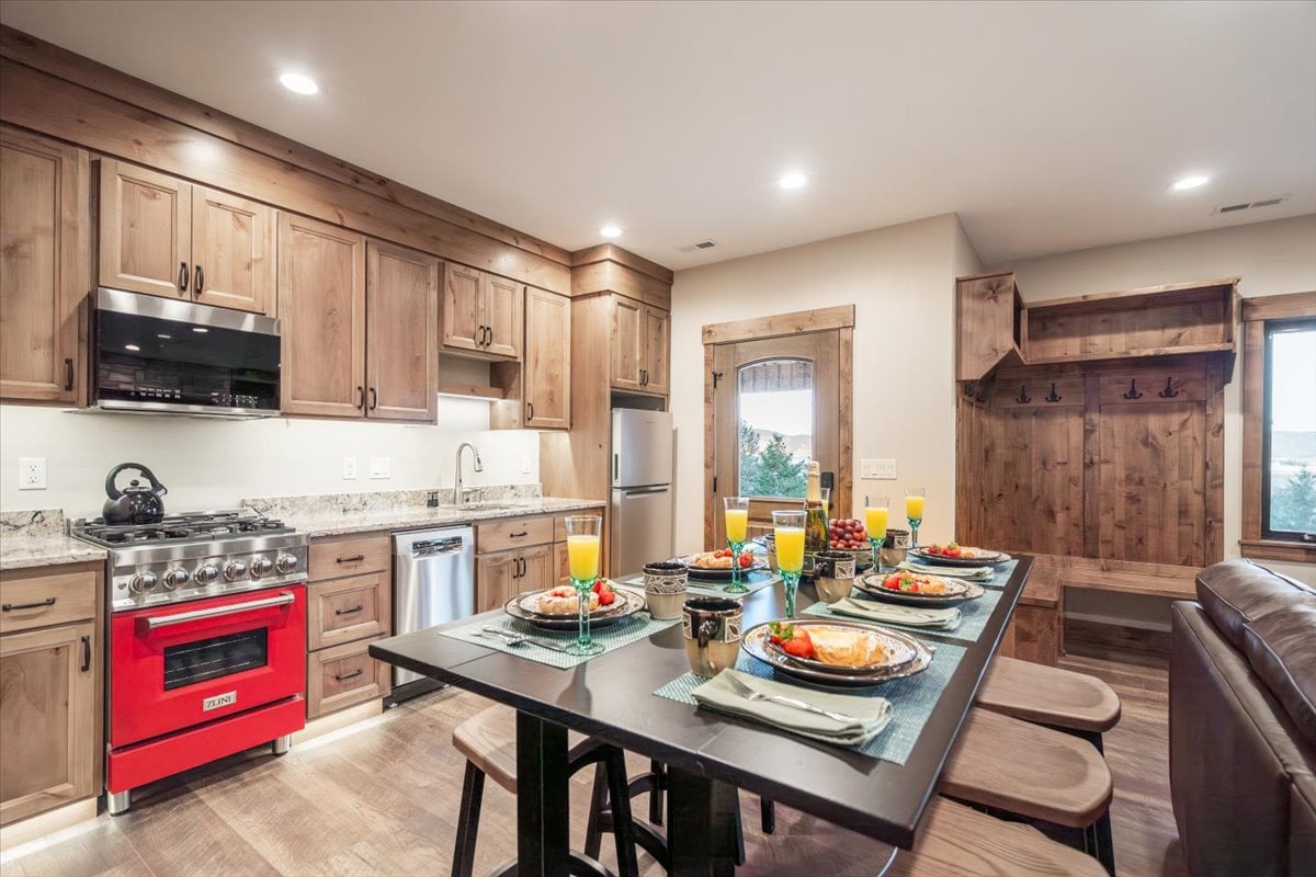 Trumpeter Swan Terrace-3 BR/2BA-BBQ-Firepit-Lakeview-20m 2 YNP-Great Views-Secluded-Bunk Beds