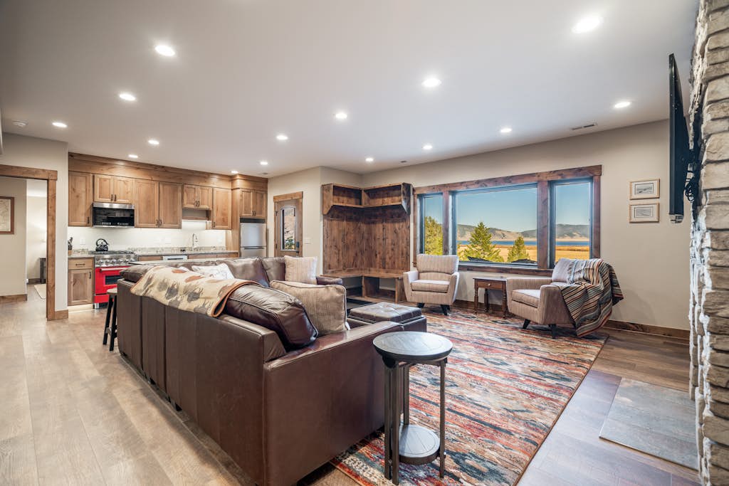 Trumpeter Swan Terrace-3 BR/2BA-BBQ-Firepit-Lakeview-20m 2 YNP-Great Views-Secluded-Bunk Beds