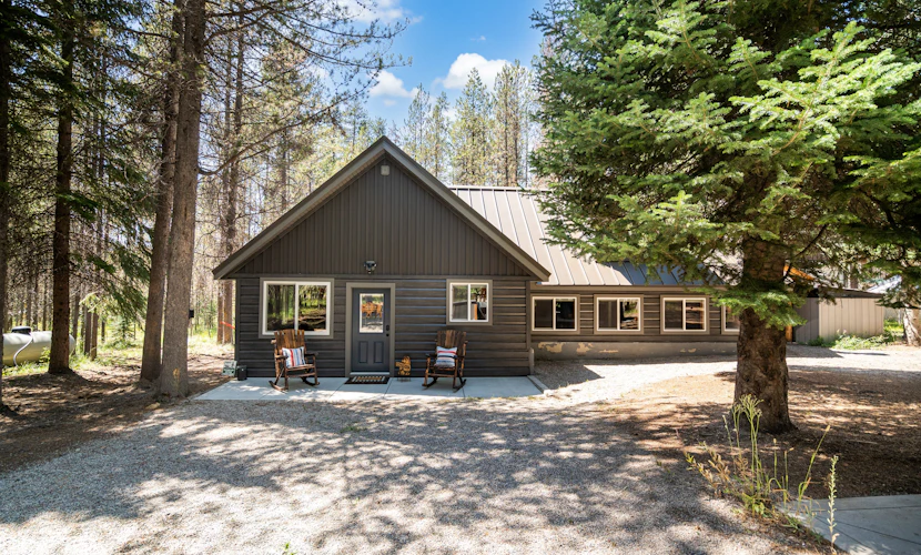 Pet Friendly Home! Roaming Buffalo w/ Hot Tub & Sauna, Secluded Forest Escape Near YNP