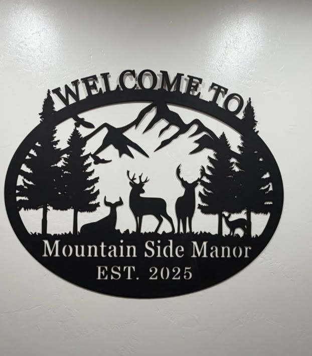 Pet Friendly Home! Mountain Side Manor Luxury Lodge, AC, Game Room, Near Yellowstone, Sleeps 15