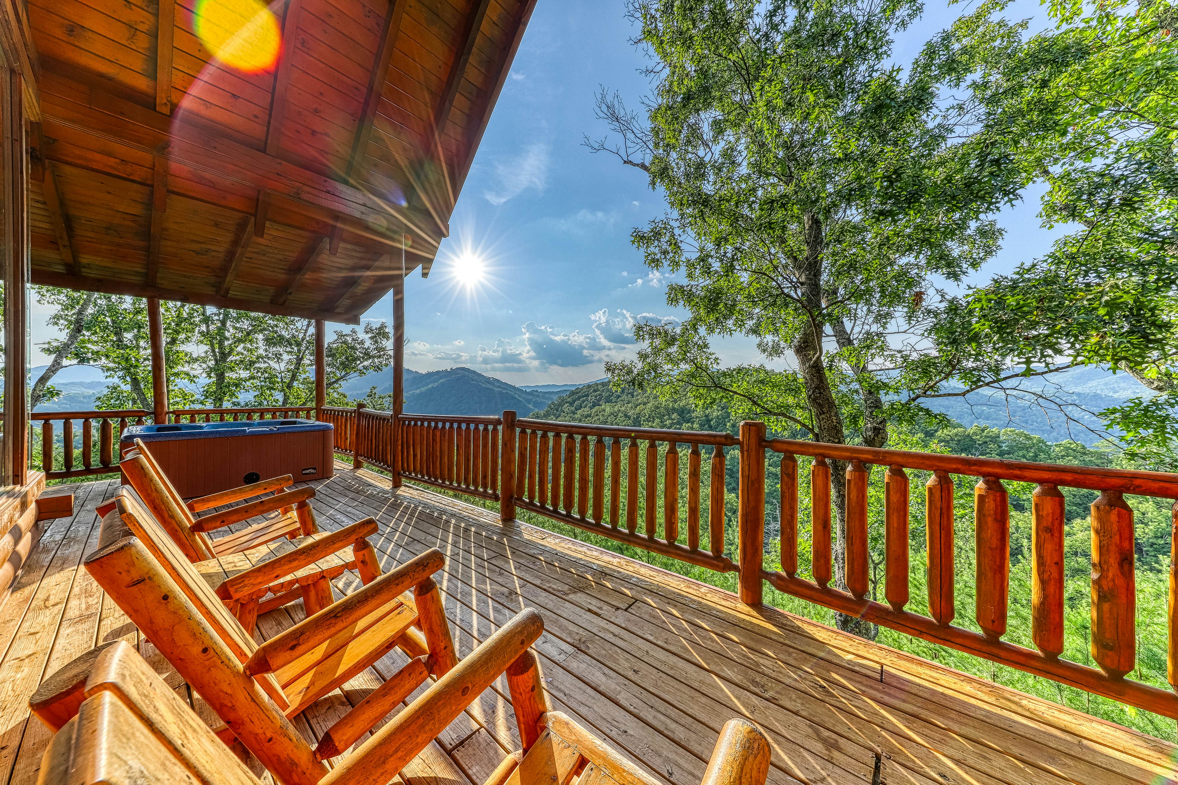 Mountain Side Cabin, Sleeps 10, Hot Tub, Fireplace