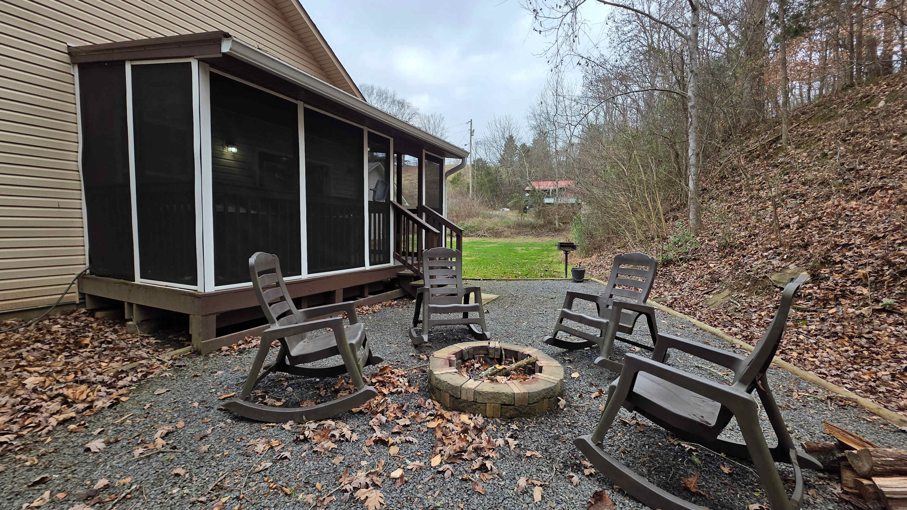Great Location, Sleeps 8, Near Parkway, Hot Tub