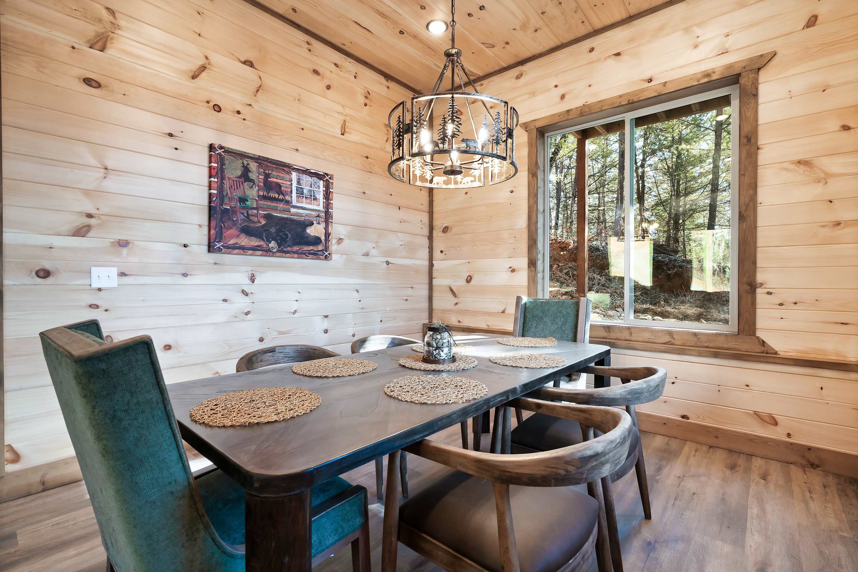 Sleeps 8, Cozy Cabin, Spacious Outdoor, View