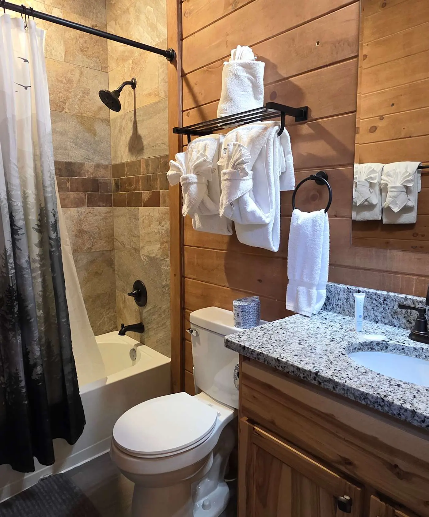 Serene Cabin Retreat・Hot Tub・Games・Grill・Firepit