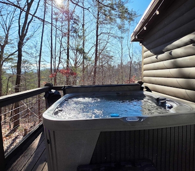 Serene Cabin, Sleeps 11 with Hot Tub, Games and Grill