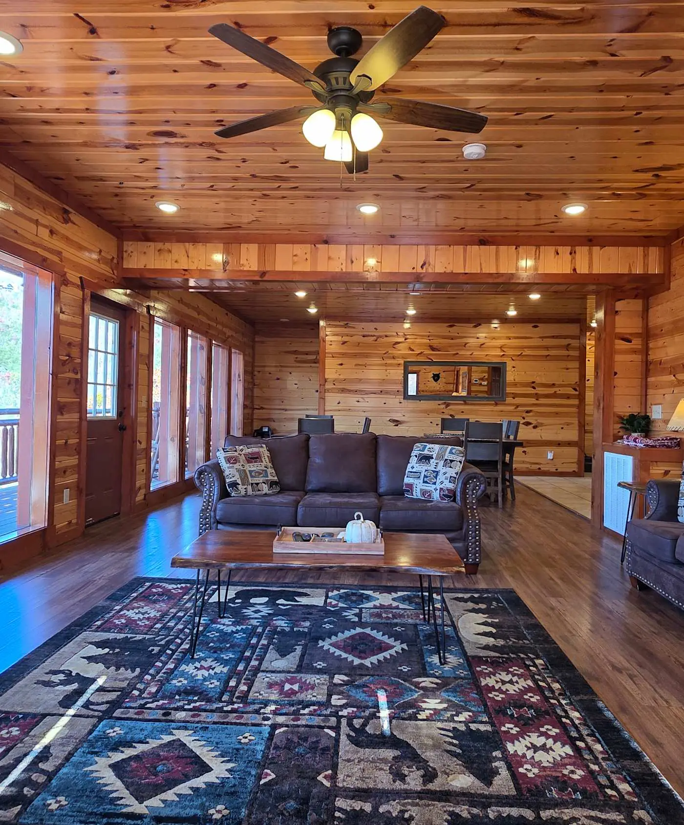 Luxe Sister Cabins, Sleeps 24, Pool, Hot Tub, Games