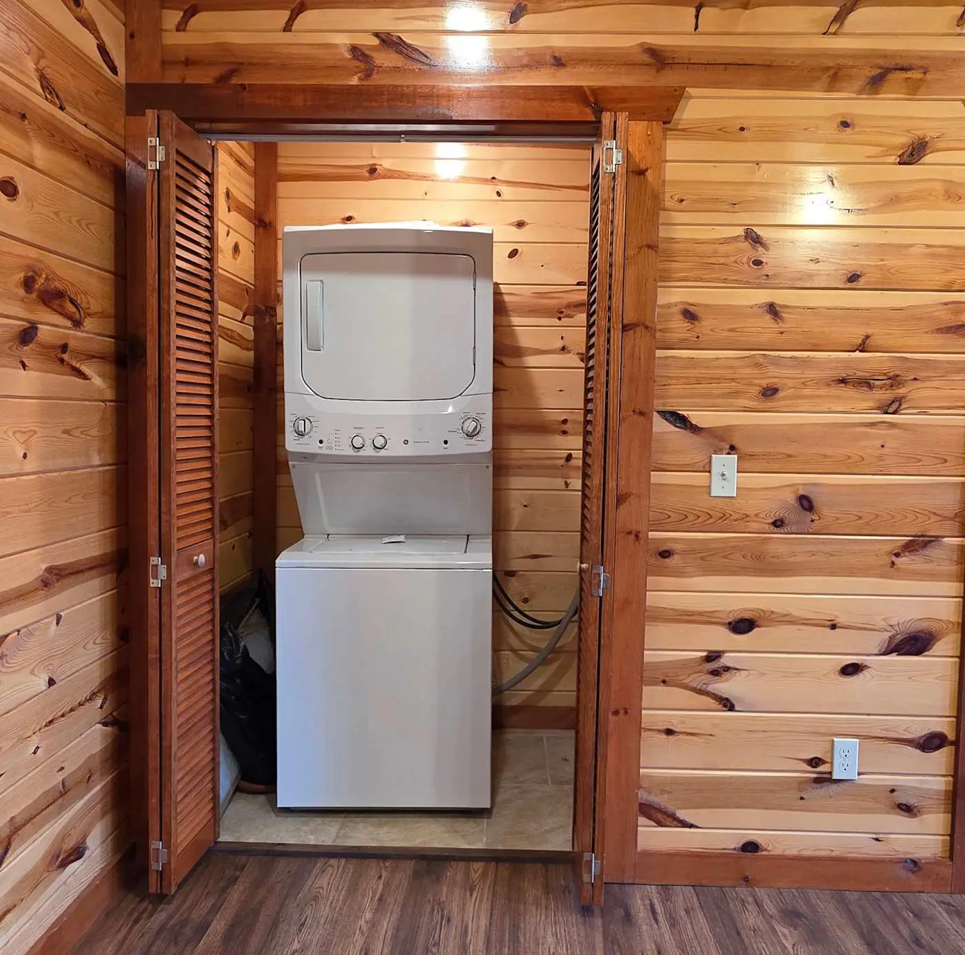 Luxe Sister Cabins, Sleeps 24, Pool, Hot Tub, Games