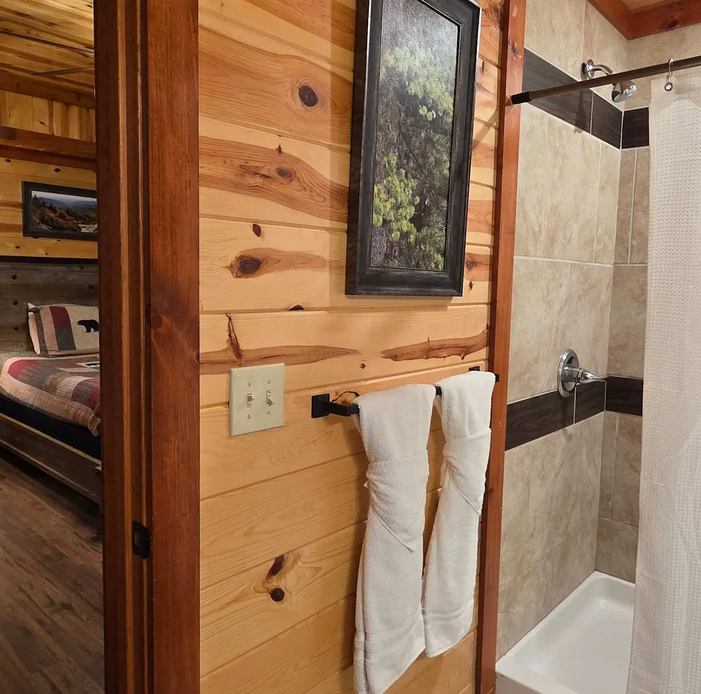 Luxe Sister Cabins, Sleeps 24, Pool, Hot Tub, Games